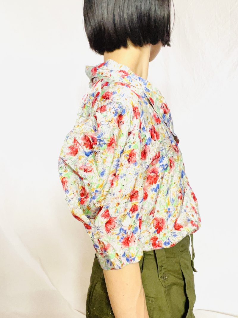 Euro vintage volume-sleeve satin tops ¥10,780 British army baker pants ¥13,200